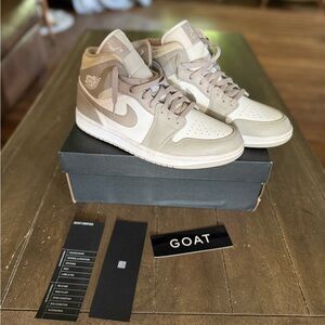 Nike Air Jordan 1 Mid